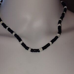 NWOT Black & white necklace